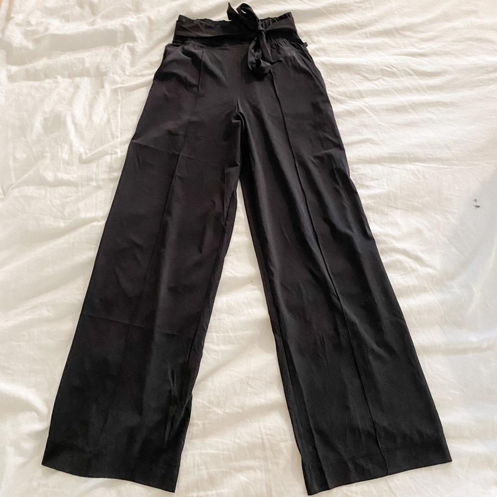Lululemon wide leg pant with sash belt size 6!